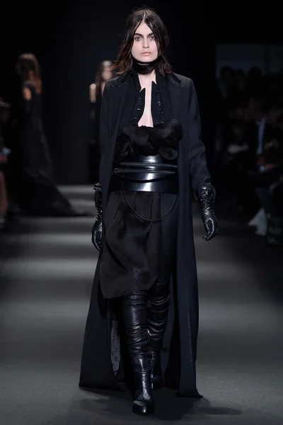 Look 27